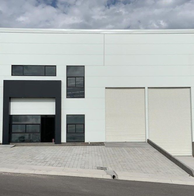 BODEGA INDUSTRIAL EN VENTA- TERRA PARK CENTENARIO- PARQUE PRIVADO - QUERETRAO, PAULIN ARQUITECTOS S.A. DE C.V. PAULIN ARQUITECTOS S.A. DE C.V. مساحات تجارية حديد محلات تجارية