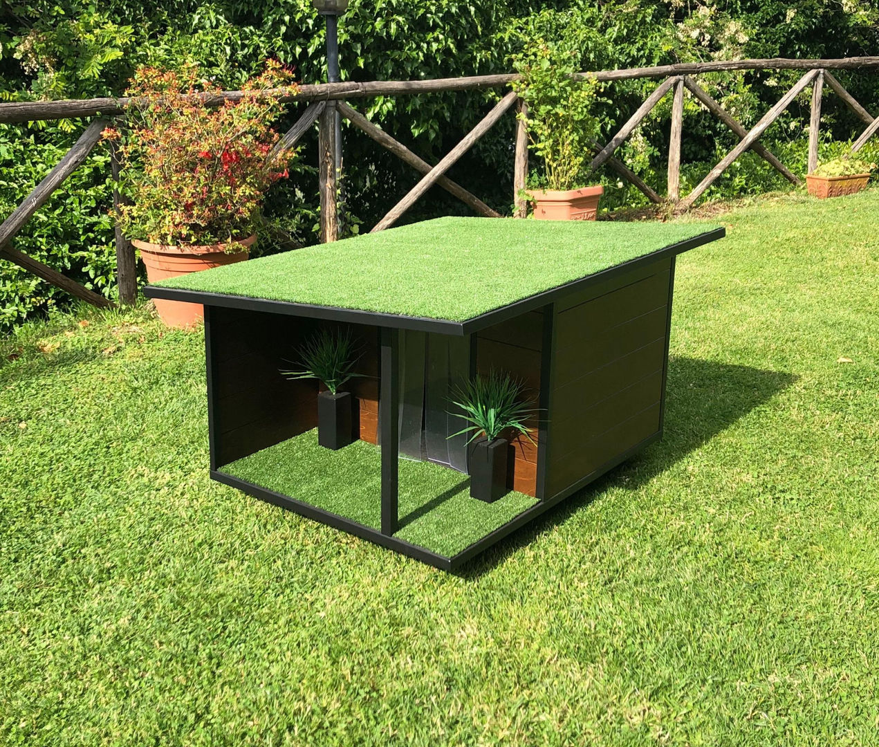 Cuccia di design da esterno su misura - Woody, Pet House Design® Pet House Design® Jardins de pedras Madeira Efeito de madeira