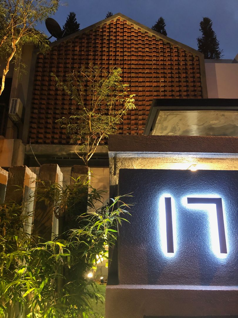 Combination of red bricks, concrete and lightweight blocks, creating catchy visual effects to the frontage N O T Architecture Sdn Bhd Terrace house