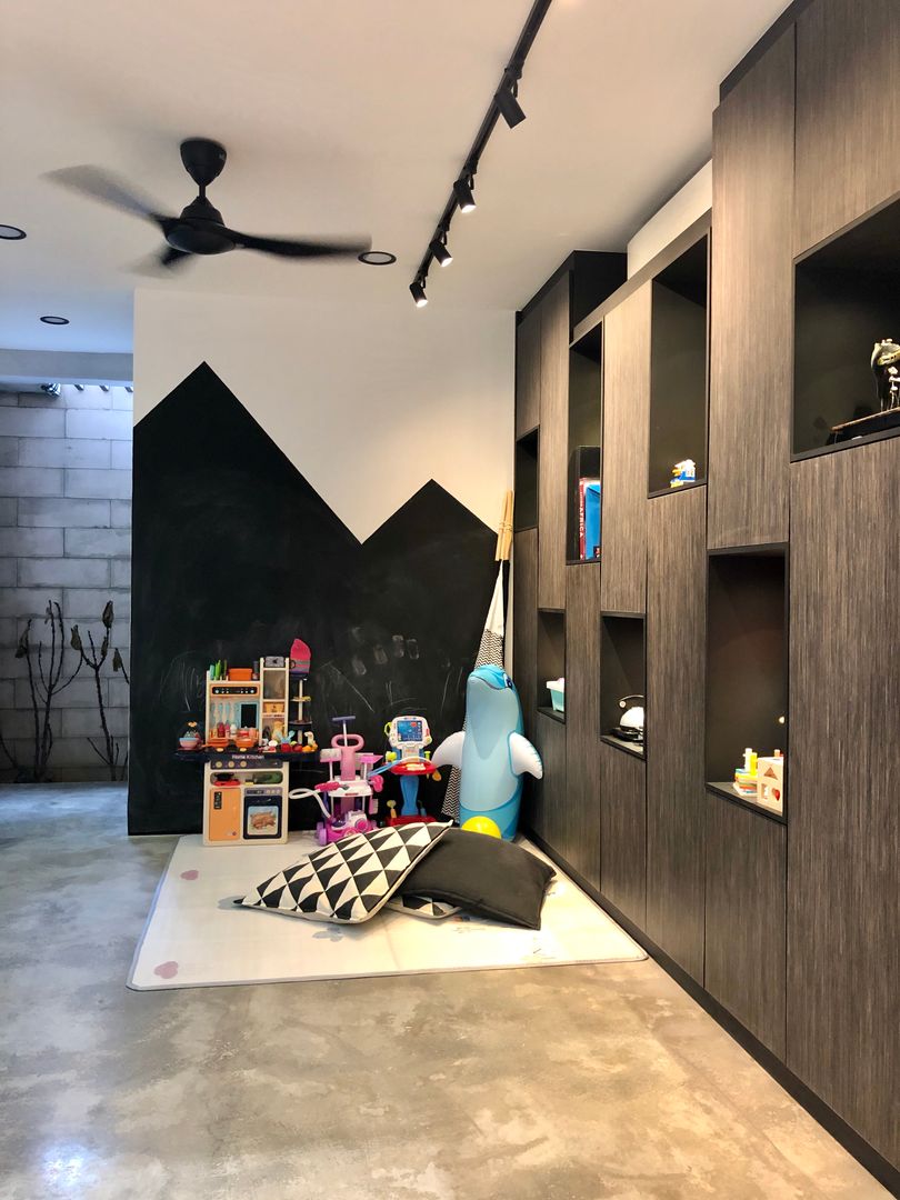 Kids play corner with chalkboard wall paint N O T Architecture Sdn Bhd Girls Bedroom