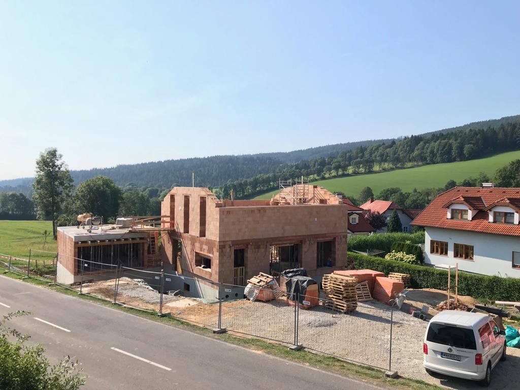 Einfamilienhaus in Bau, archipur Architekten aus Wien archipur Architekten aus Wien 一戸建て住宅 レンガ