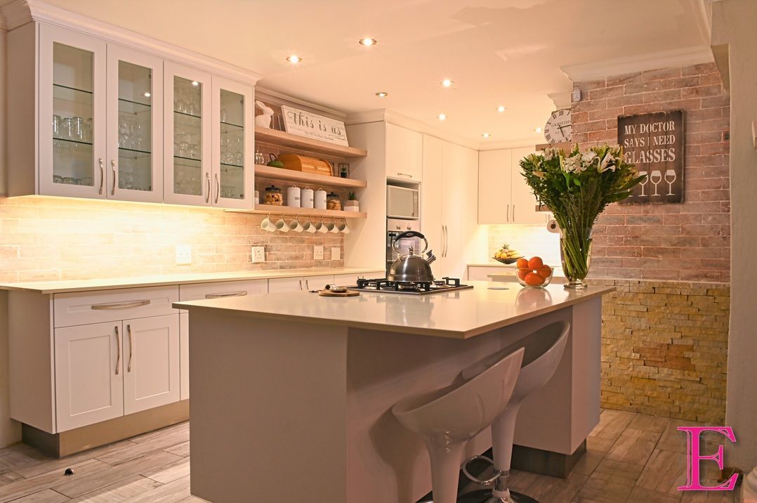 White & Neutral Shaker Style Kitchen, Ergo Designer Kitchens & Cabinetry Ergo Designer Kitchens & Cabinetry Cozinhas embutidas MDF