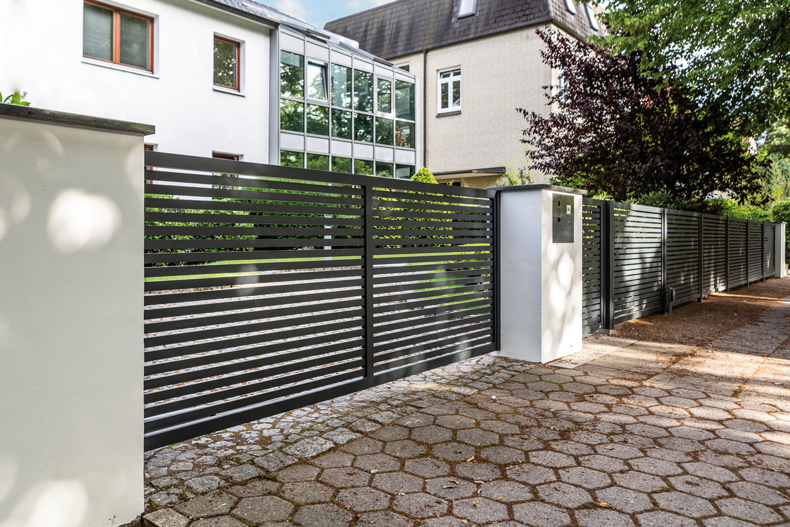 Modell Juist, Nordzaun Zäune - Tore - Sicherheit, Inh. Dipl. Ing (FH) Torben Suhr Nordzaun Zäune - Tore - Sicherheit, Inh. Dipl. Ing (FH) Torben Suhr Jardin moderne Aluminium/Zinc Clôture & murs