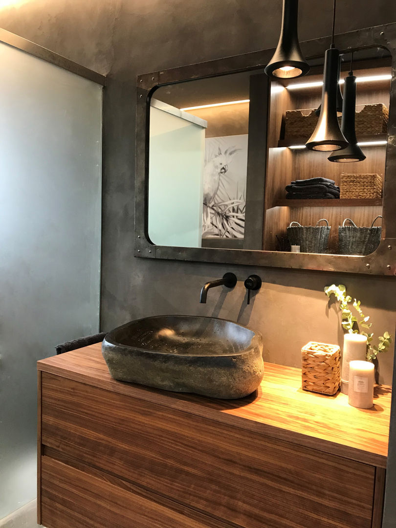Un baño muy exótico, cambio de look A interiorismo by Maria Andes Baños de estilo tropical Hormigón baño exótico, micromortero, mortex, lavabo piedra