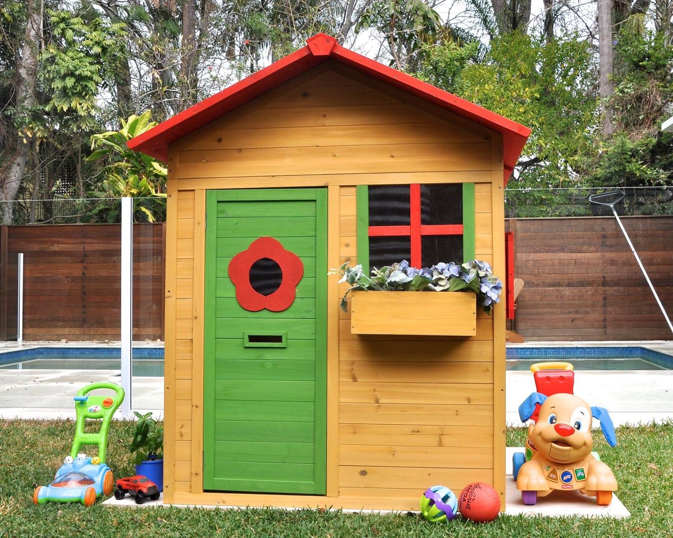 homify Garden Shed Solid Wood Multicolored