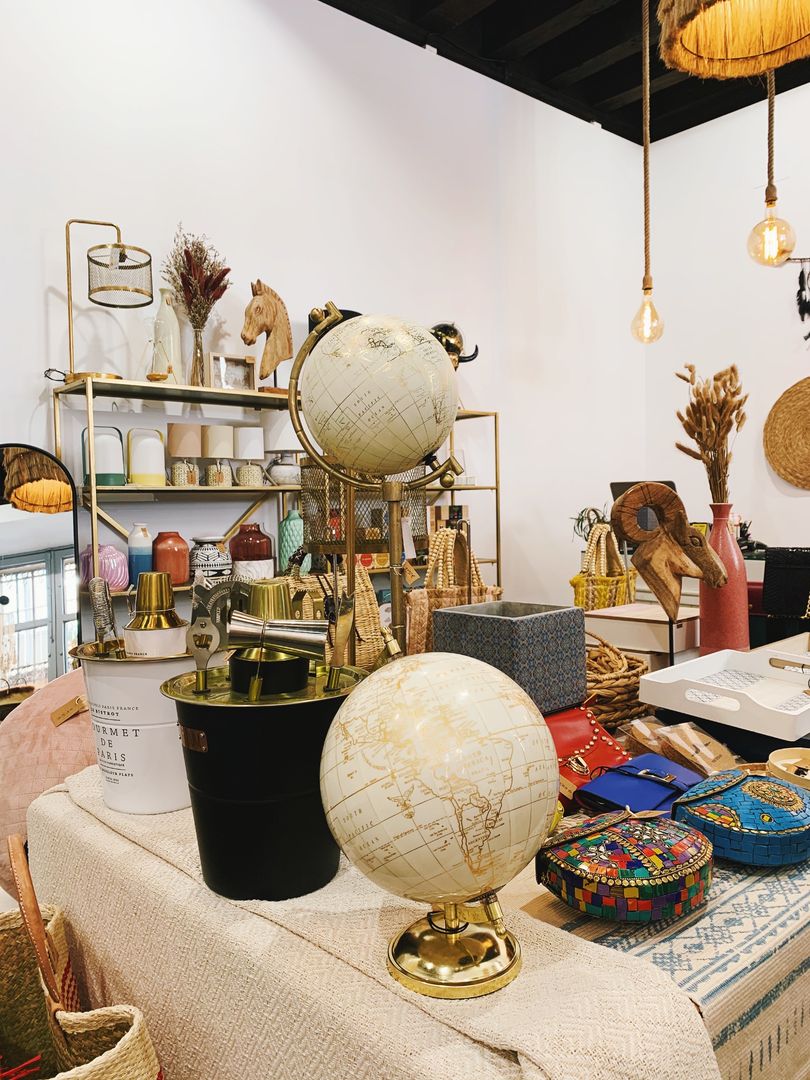 ESPACIO LA CLÉ, LA CLÉ LA CLÉ モダンな 家 プラスティック アンバー/ゴールド Accessories & decoration