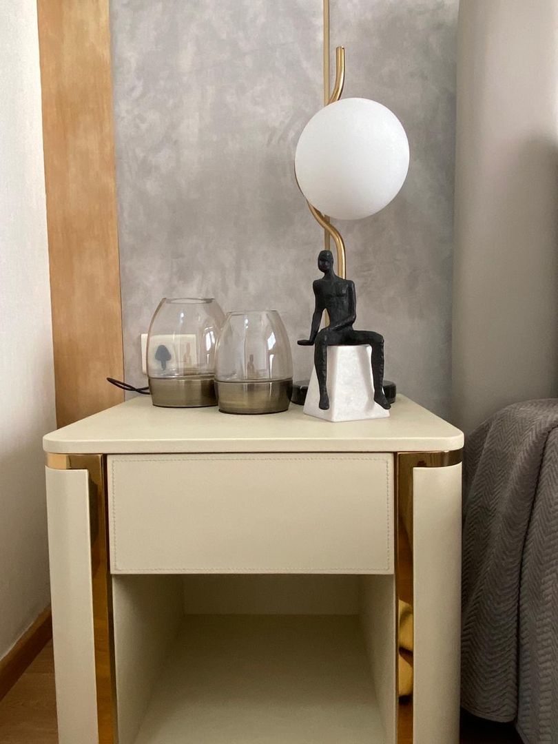 Side table in bedroom @ M3M Gurgaon homify Minimalist bedroom side table, bedside table