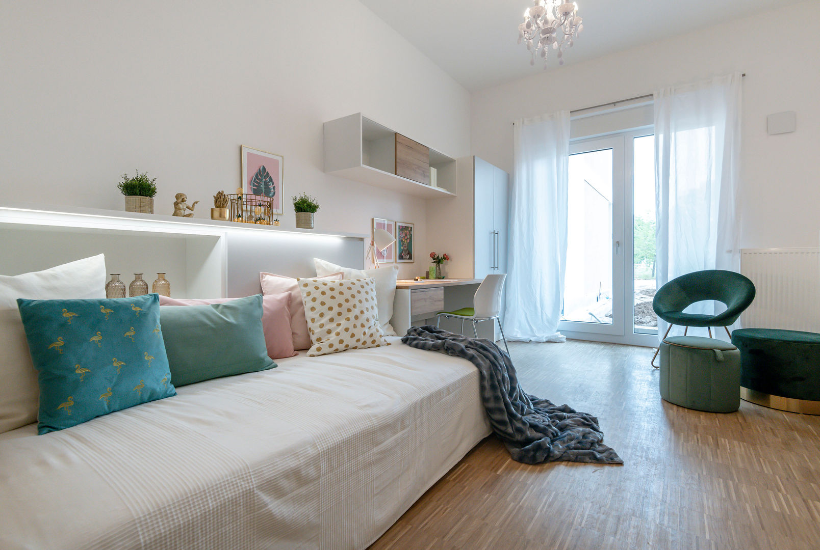 Cozy Space, Cornelia Augustin Home Staging Cornelia Augustin Home Staging モダンスタイルの寝室