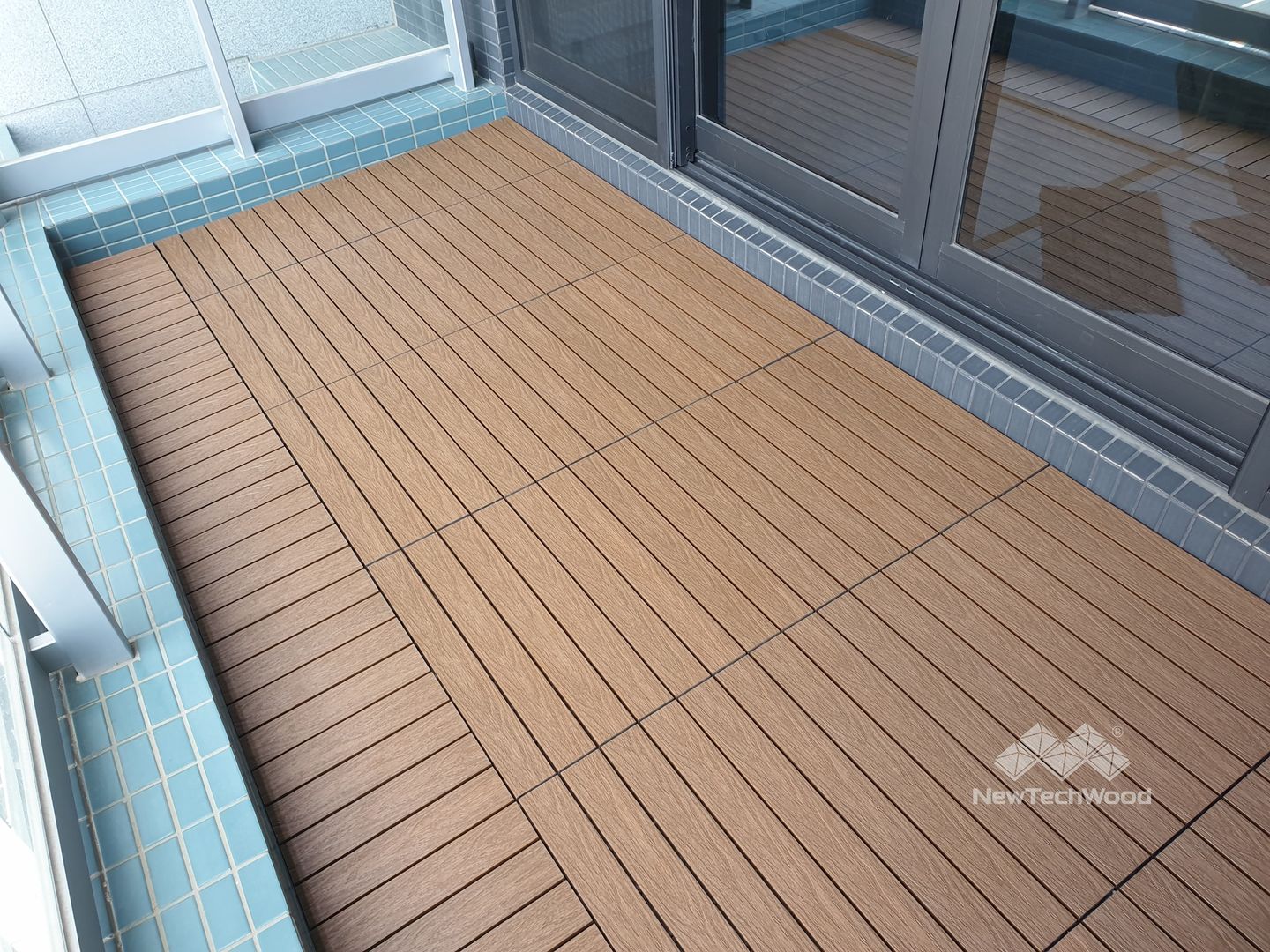 【梯形陽台｜板面改向不違和】 新綠境實業有限公司 Balcony Wood-Plastic Composite