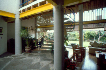 Proyecto y Construccion de Casa en el Sur de Ciudad de México, Arechiga y Asociados Arechiga y Asociados Minimalist corridor, hallway & stairs Concrete