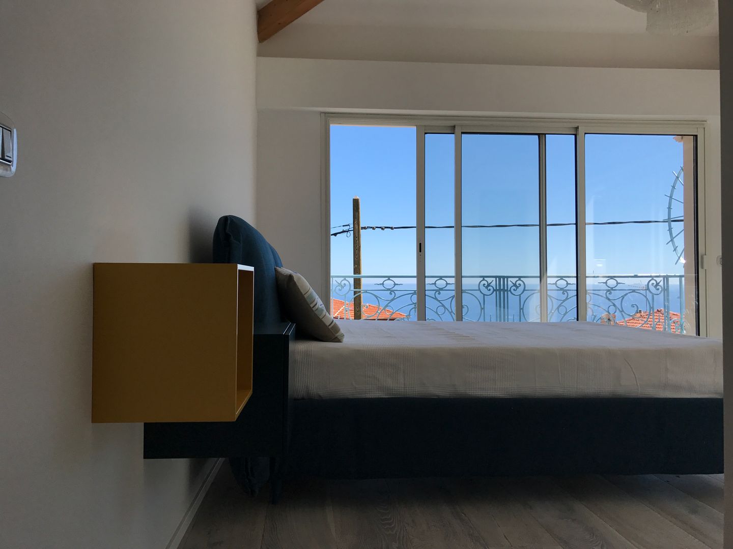 L' Oasis Villa - Cap Martin, Studio Zay Architecture & Design Studio Zay Architecture & Design Modern style bedroom Wood Wood effect