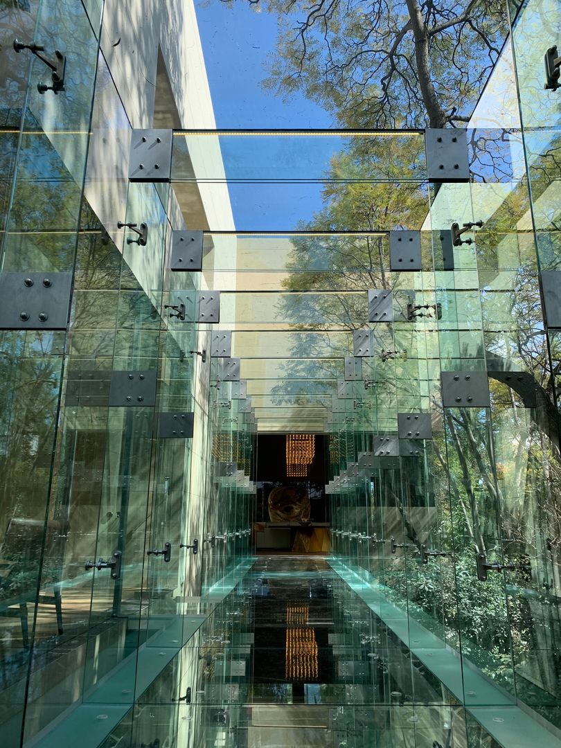 Casa en Pedregal IV, Revah Arqs Revah Arqs Modern corridor, hallway & stairs Glass