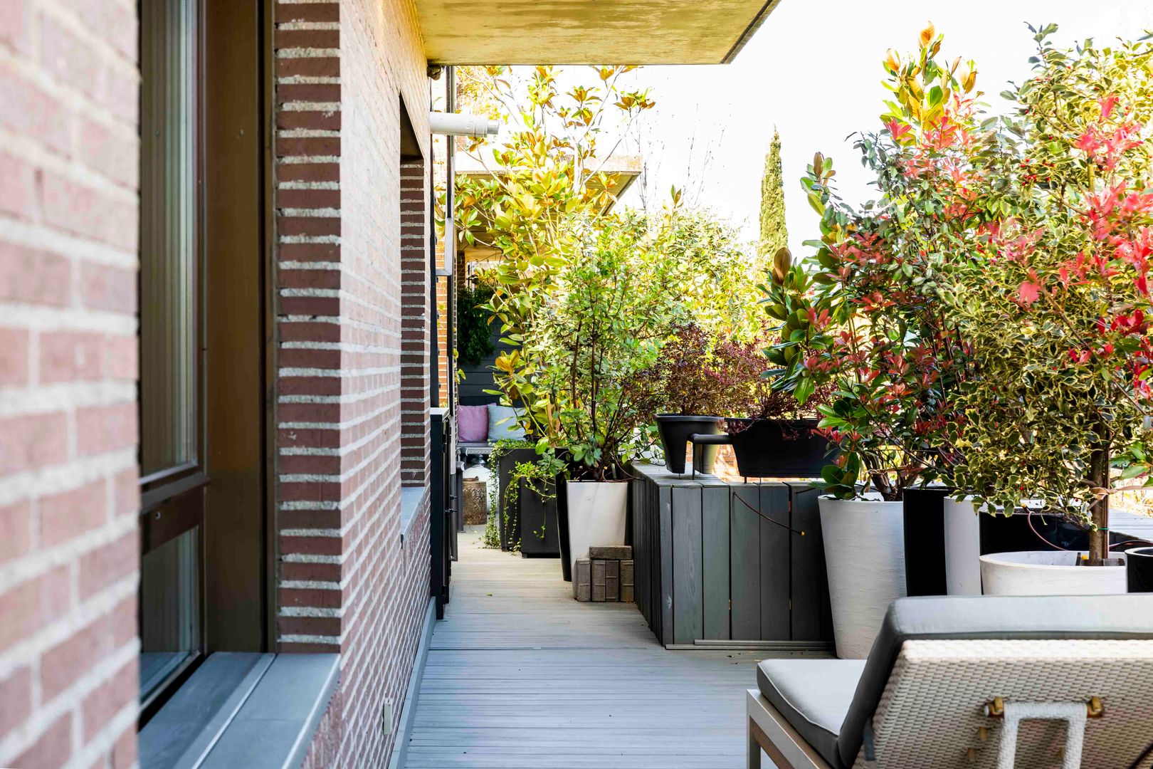 La casa perfecta para Vivir y Trabajar al mismo tiempo (Teletrabajo), IMAGINEAN IMAGINEAN Modern style balcony, porch & terrace Engineered Wood Transparent