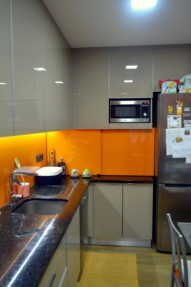 Cozinha em vidro lacado - laranja e moca Envinor Cozinhas Vidro cozinha, decoração, vidro lacado,Armários e estantes
