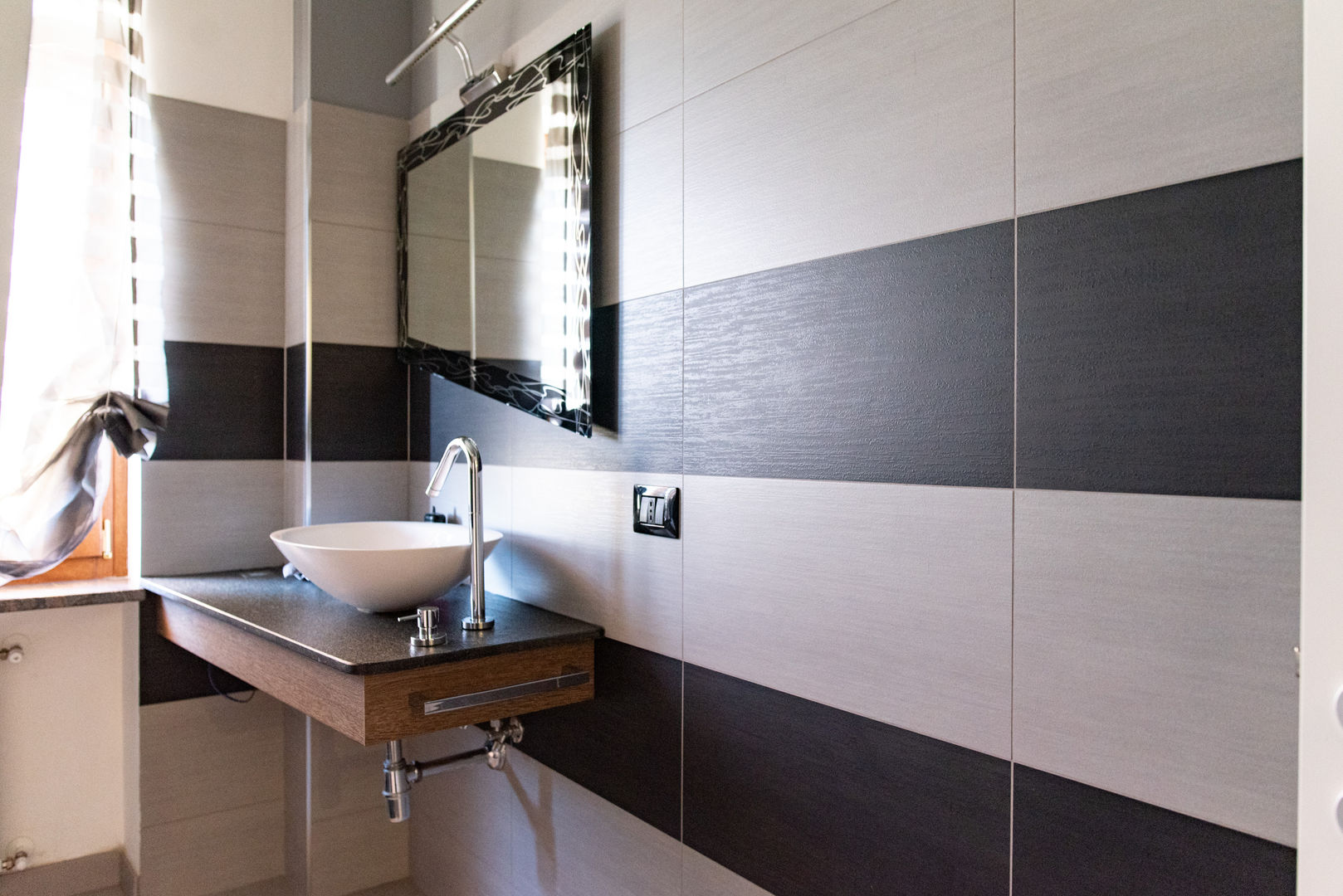 Lavandini su misura, antonio felicetti architettura & interior design antonio felicetti architettura & interior design Modern bathroom