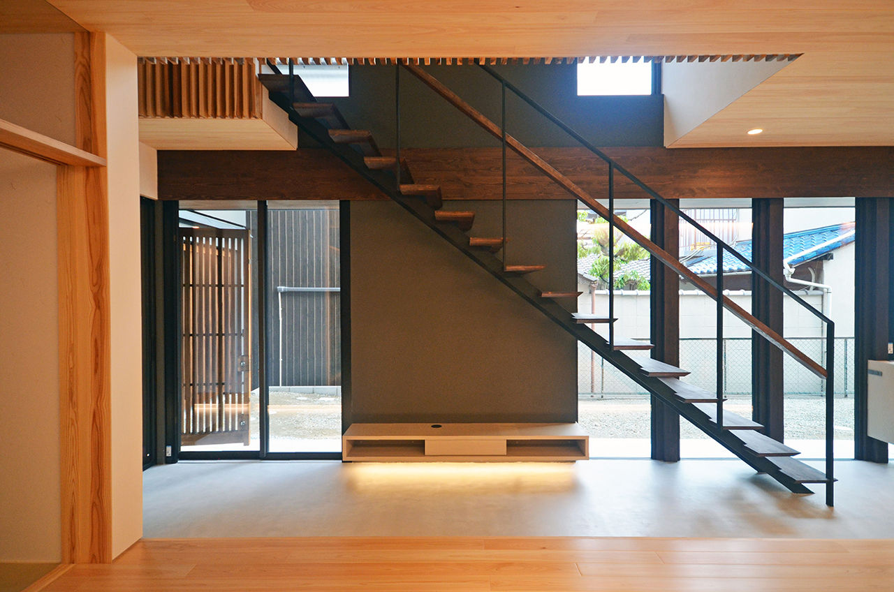 三輪の家, 大塚高史建築設計事務所 大塚高史建築設計事務所 Modern living room Wood Wood effect