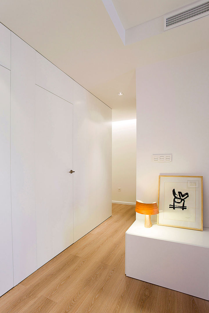 Apartamento en Santa Pola, MANUEL GARCÍA ASOCIADOS MANUEL GARCÍA ASOCIADOS モダンスタイルの 玄関&廊下&階段