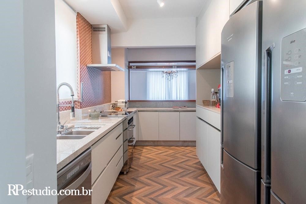 APARTAMENTO PARAÍSO, RP Estúdio - Roberta Polito e Luiz Gustavo Campos RP Estúdio - Roberta Polito e Luiz Gustavo Campos Kitchen