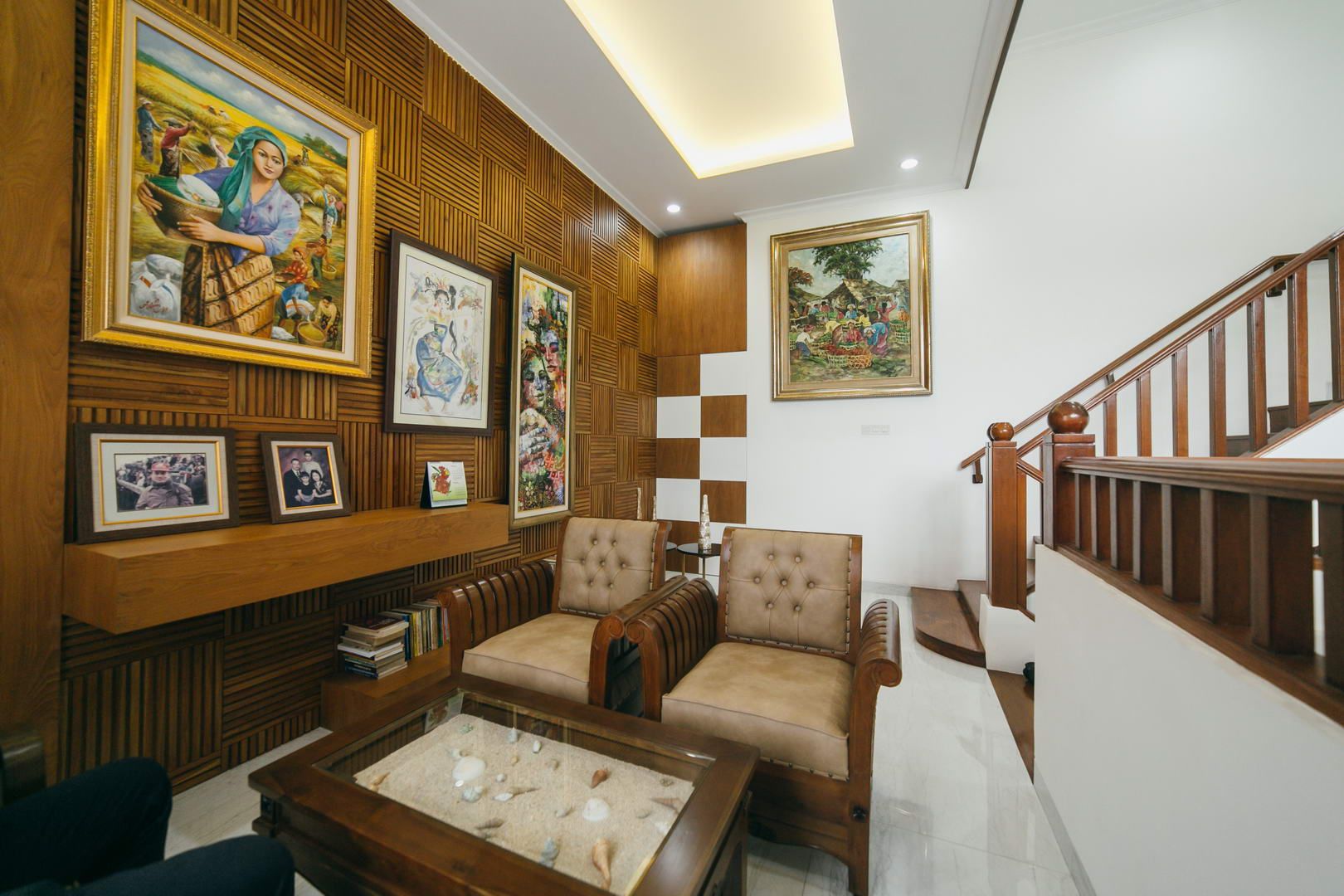 Project Renovasi Rumah 2 Lantai Style Tropical modern, Studio JAJ Studio JAJ Salones tropicales