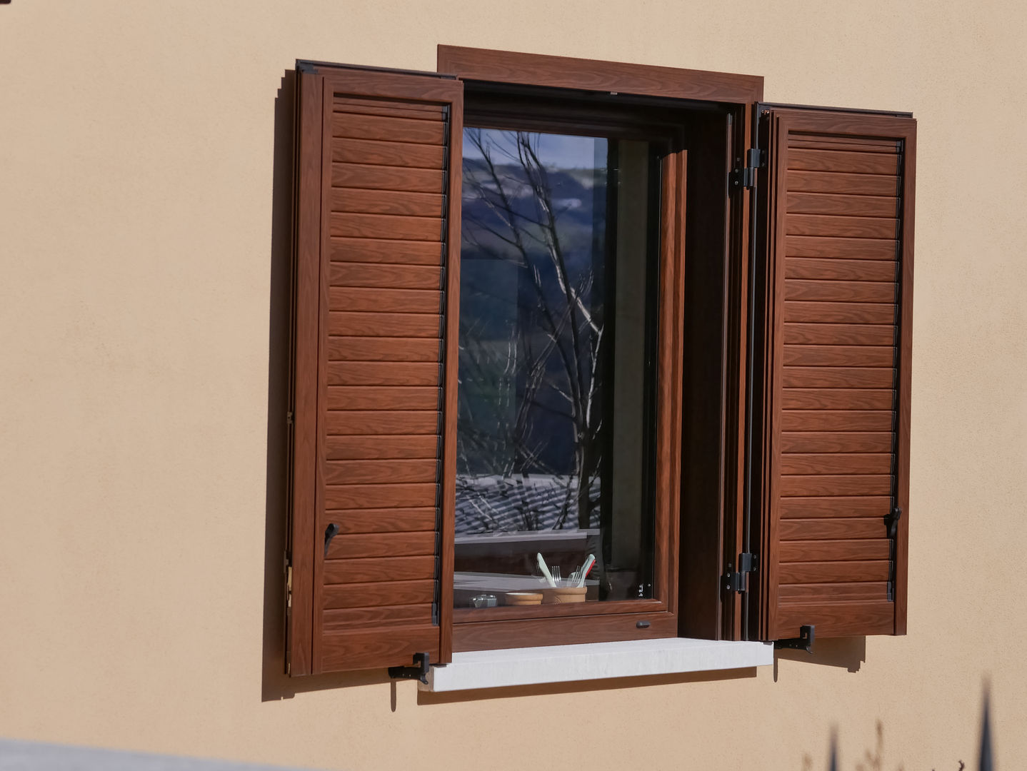 INFISSI TAGLIO TERMICO, LE.ALL.FER. S.r.l. LE.ALL.FER. S.r.l. Shutters Aluminium/Zinc