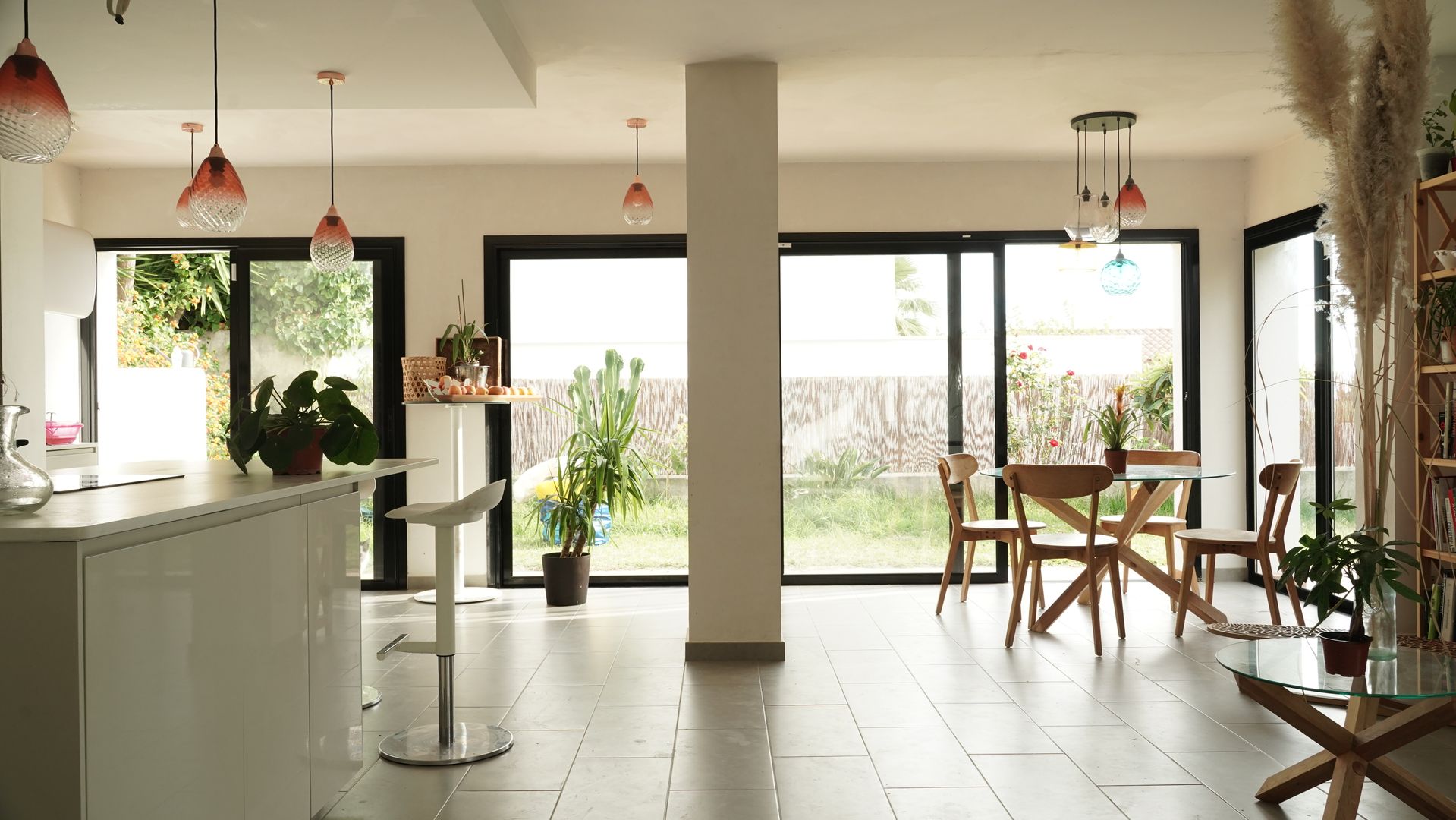 diseño de interior MuDD architects Salones de estilo minimalista Cerámico