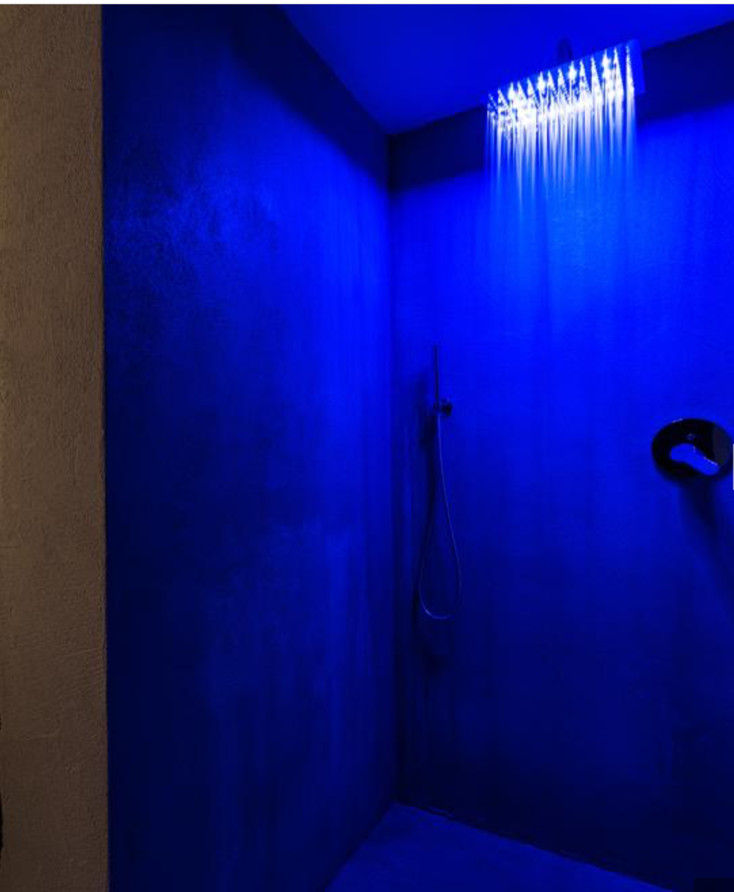 Doccia riscaldata, LAB44 Srl LAB44 Srl Bagno moderno Blu,Edificio,Viola,Azzurro,Apparecchio idraulico,Porta,Bagno,apparecchio,Di legno,Soffione doccia