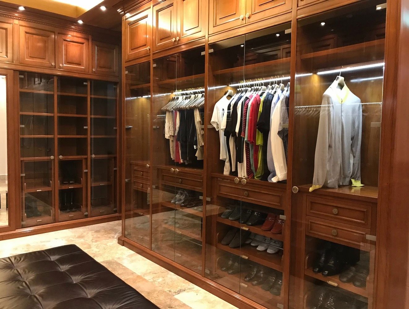 2) What matters is size homify Classic style bedroom Wardrobes & closets