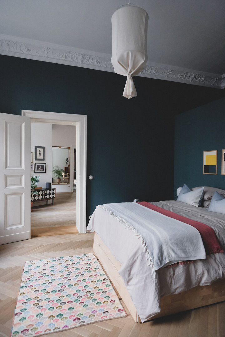 Bedroom and bathroom with green walls, Studio Bosko Studio Bosko モダンスタイルの寝室