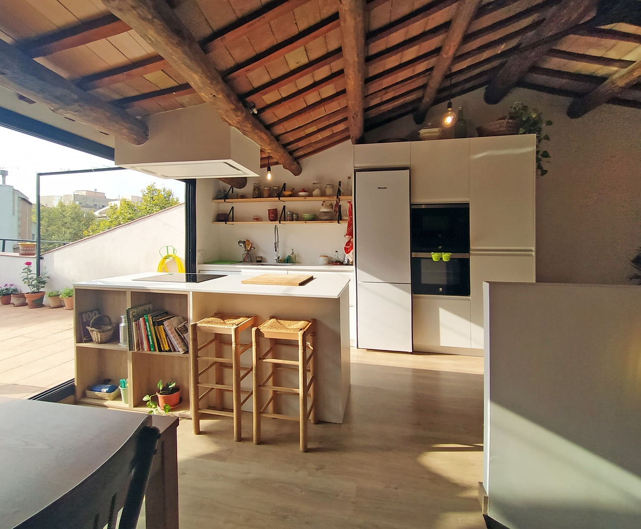 Remonta en Molins de Rei, ecoarquitectura ecoarquitectura Kitchen