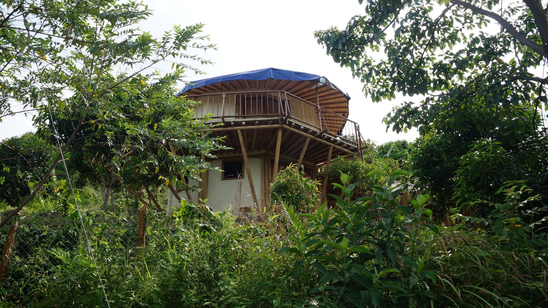 Edificio Bahaoa - Akashaja: Yoga y desarrollo humano, IMZA Arquitectura IMZA Arquitectura Casas passivas Bambu Verde