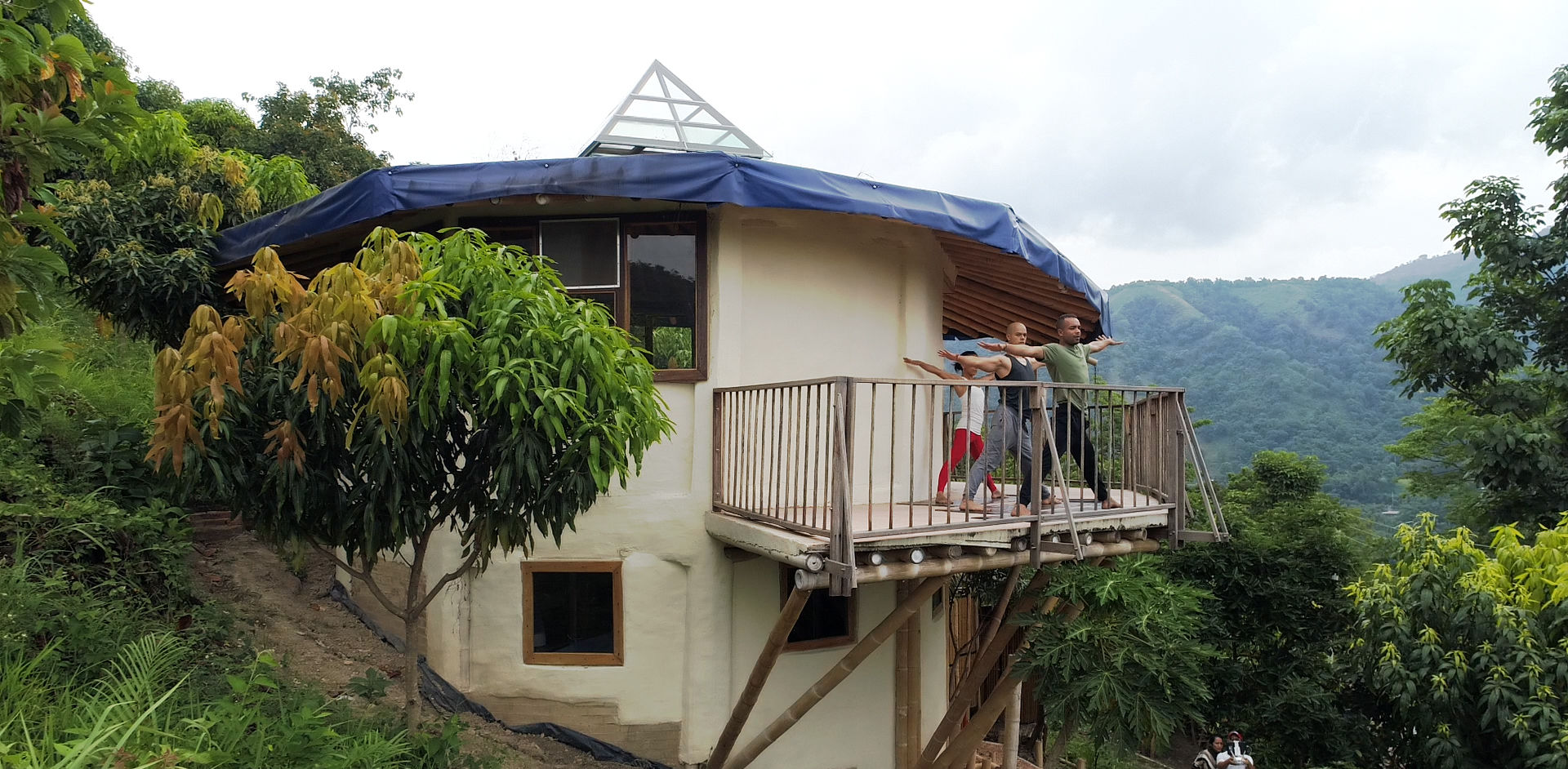 Edificio Bahaoa - Akashaja: Yoga y desarrollo humano, IMZA Arquitectura IMZA Arquitectura Casas passivas Bambu Verde