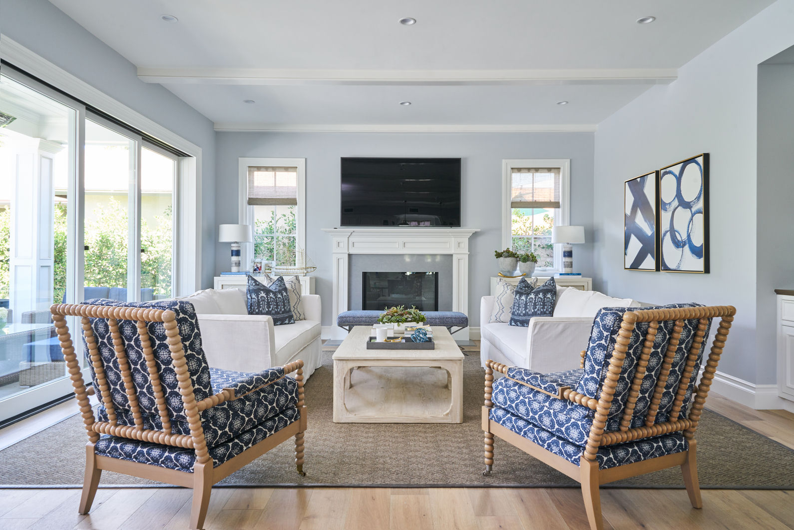 Pacific Palisades Family Room, Peltier Interiors Peltier Interiors Living room