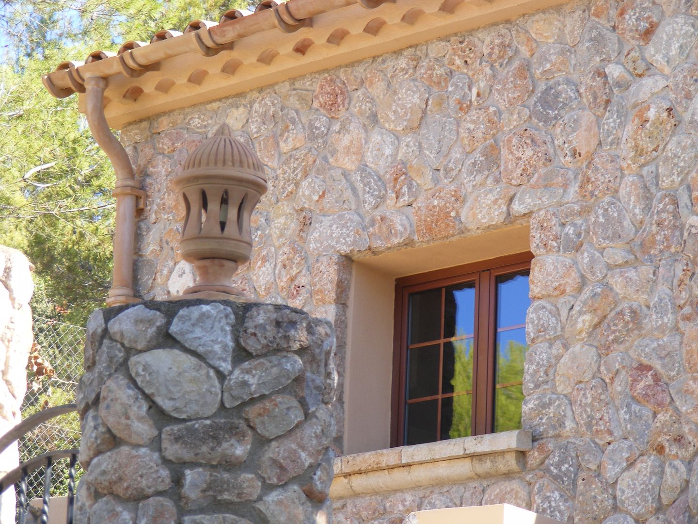 Obra nueva en villa en Sa Coma de Bunyola, Palma de Mallorca. , PALMAREFORMAS.COM PALMAREFORMAS.COM Wooden windows