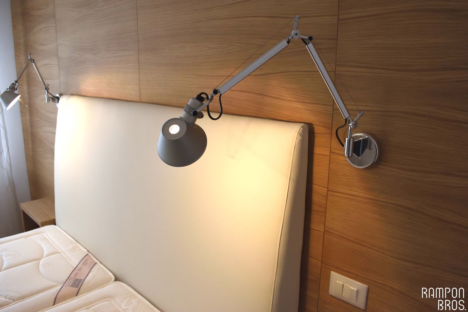 La zona notte in rovere, Rampon Bros. Rampon Bros. Modern style bedroom Wood Wood effect