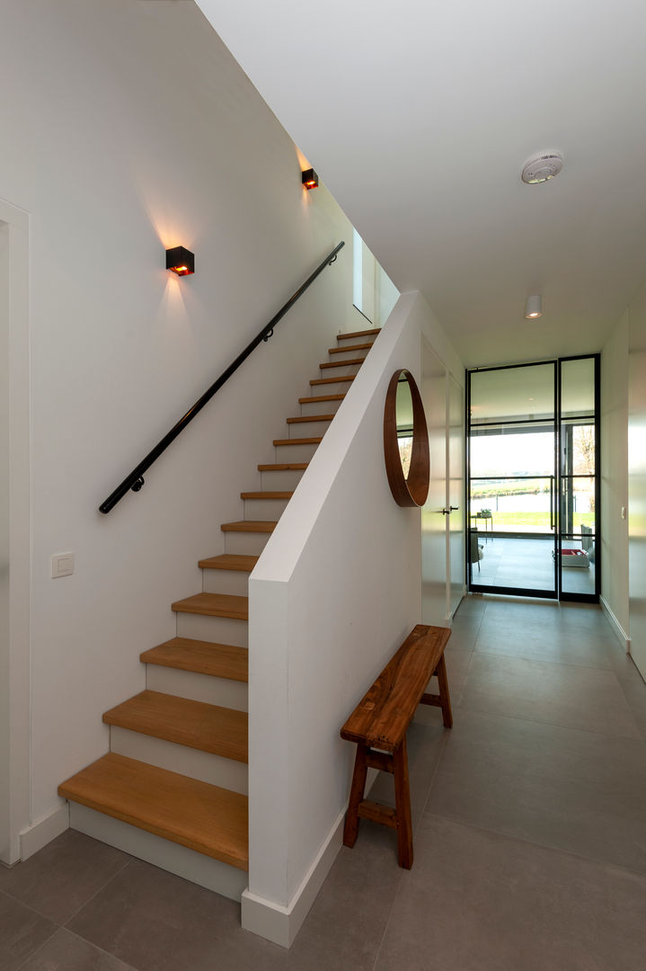 Noordeinde Leimuiden, Architect Eigen Huis Architect Eigen Huis Trap Eigendom,Trap,Het opbouwen van,Hout,Armatuur,Interieur ontwerp,Vloeren,Huis,Vloer,houtbeits