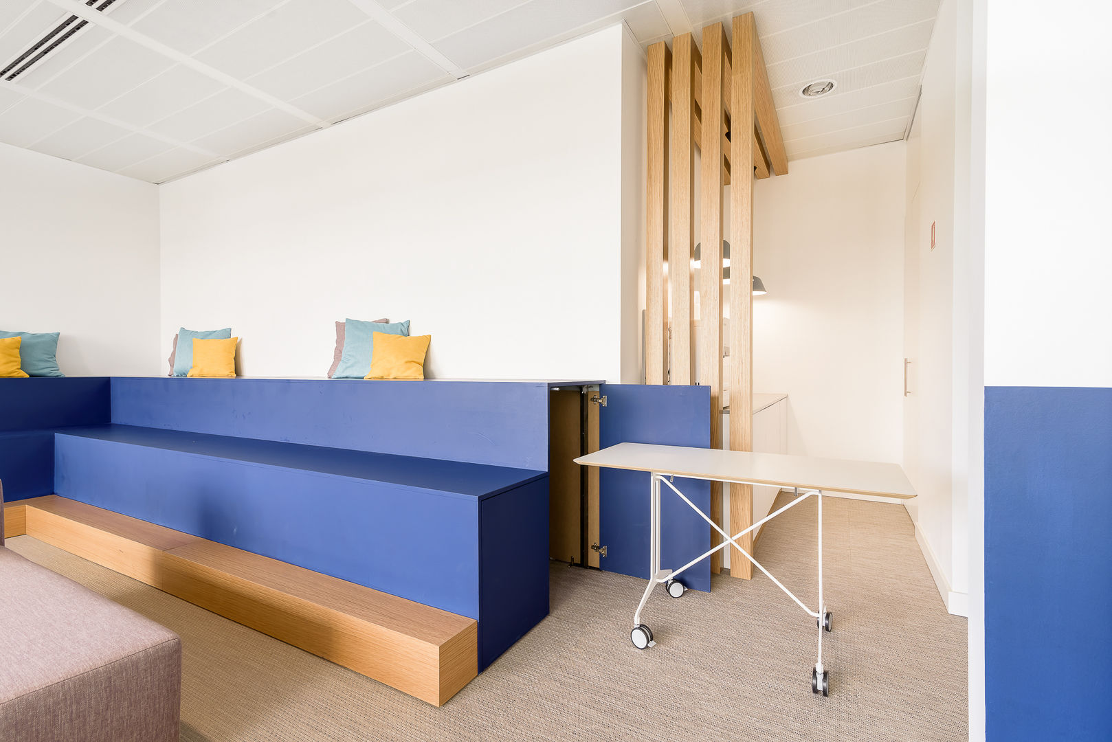 Escritórios Truewind - Sala de Reuniões e Lounge, Rima Design Rima Design Scandinavische studeerkamer