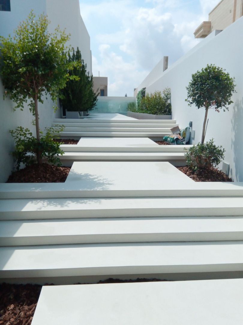 Esterno con Piscina in Microcemento, A-Vida Italia A-Vida Italia Stairs Concrete