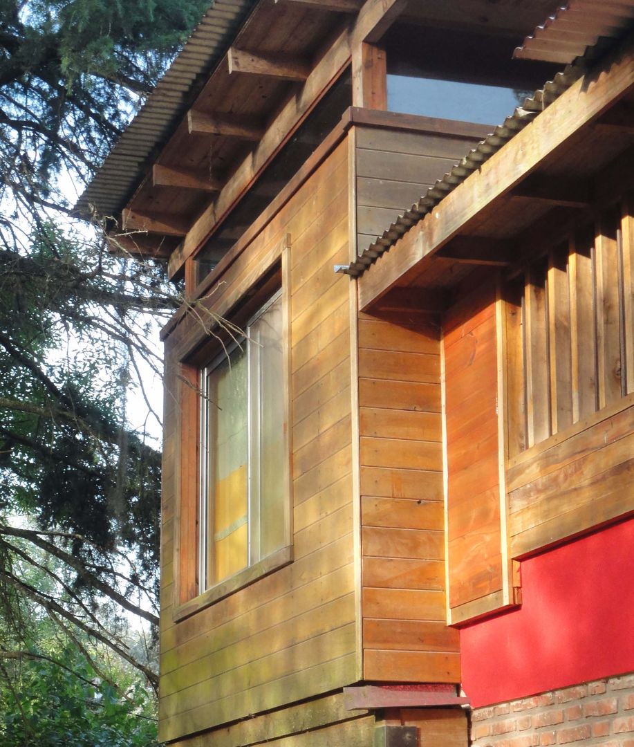 AMPLIACION VIVIENDA, HAIKKO ARQUITECTURA HAIKKO ARQUITECTURA Chalets & maisons en bois Bois Effet bois