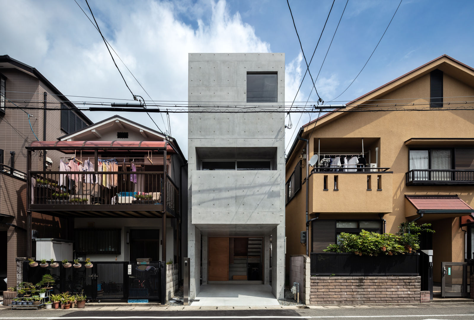 西宮の住宅, タカヤマ建築事務所 タカヤマ建築事務所 Case in stile minimalista