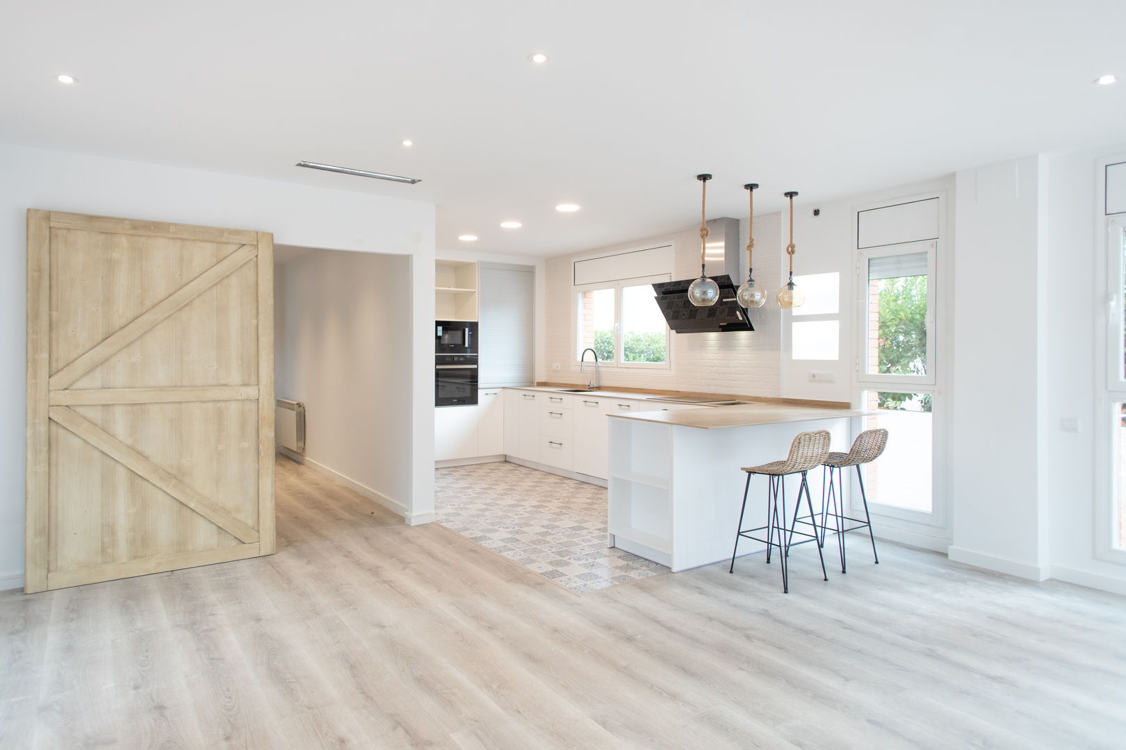 Reforma de casa en Sant Cugat del Vallès , Grupo Inventia Grupo Inventia Built-in kitchens Wood-Plastic Composite