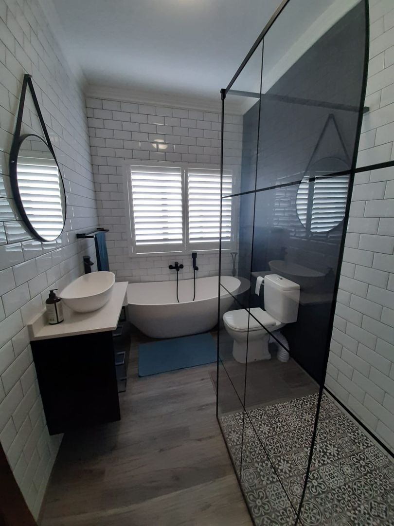 Designing a Loft, CS DESIGN CS DESIGN Modern bathroom