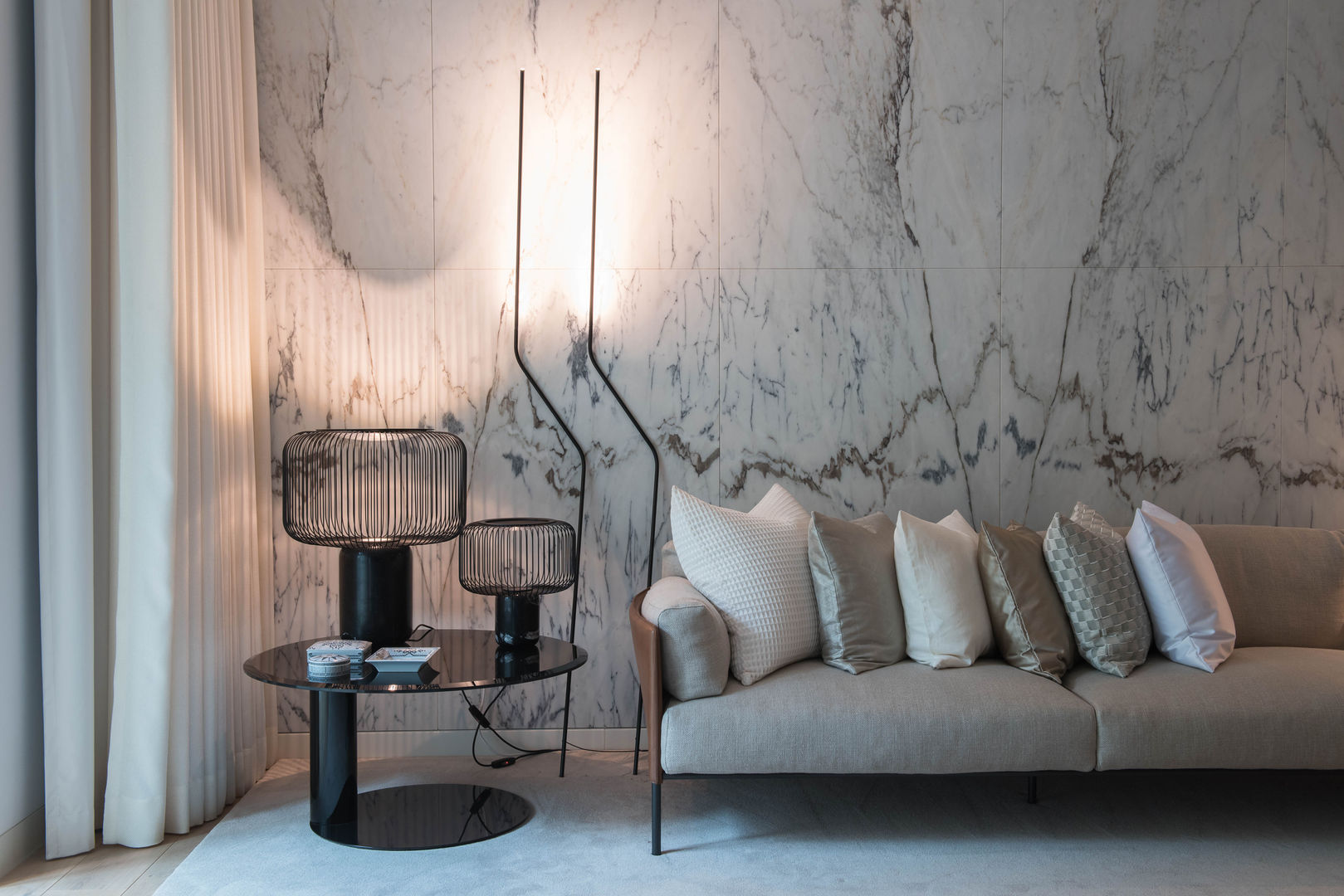 Apartamento | Avenida da Liberdade| Portugal, Atelier Renata Santos Machado Atelier Renata Santos Machado غرفة المعيشة Lighting