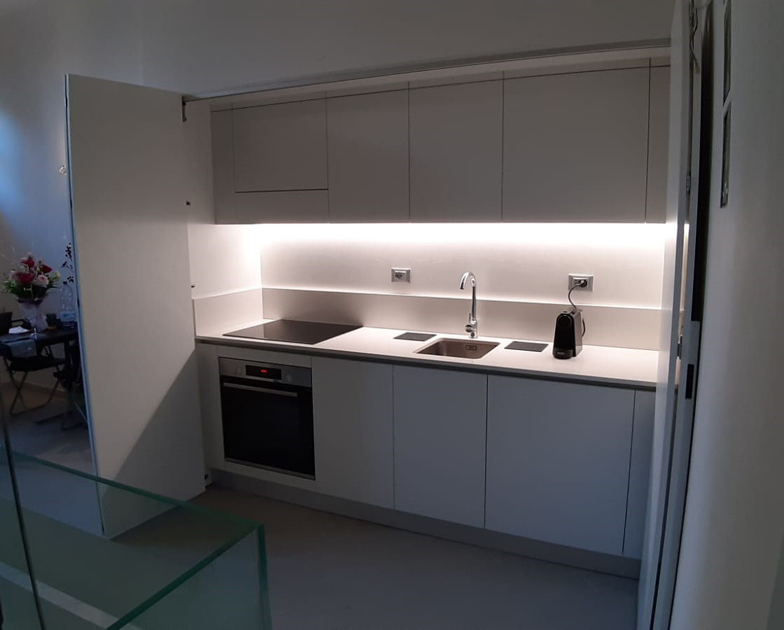 Cucina a scomparsa MiniCucine.com Cucina moderna Mobilia,Controsoffitto,Lavello,Rubinetto,Fornello da cucina,Lavandino della cucina,Elettrodomestico da cucina,Cucina,Elettrodomestico,piano cottura