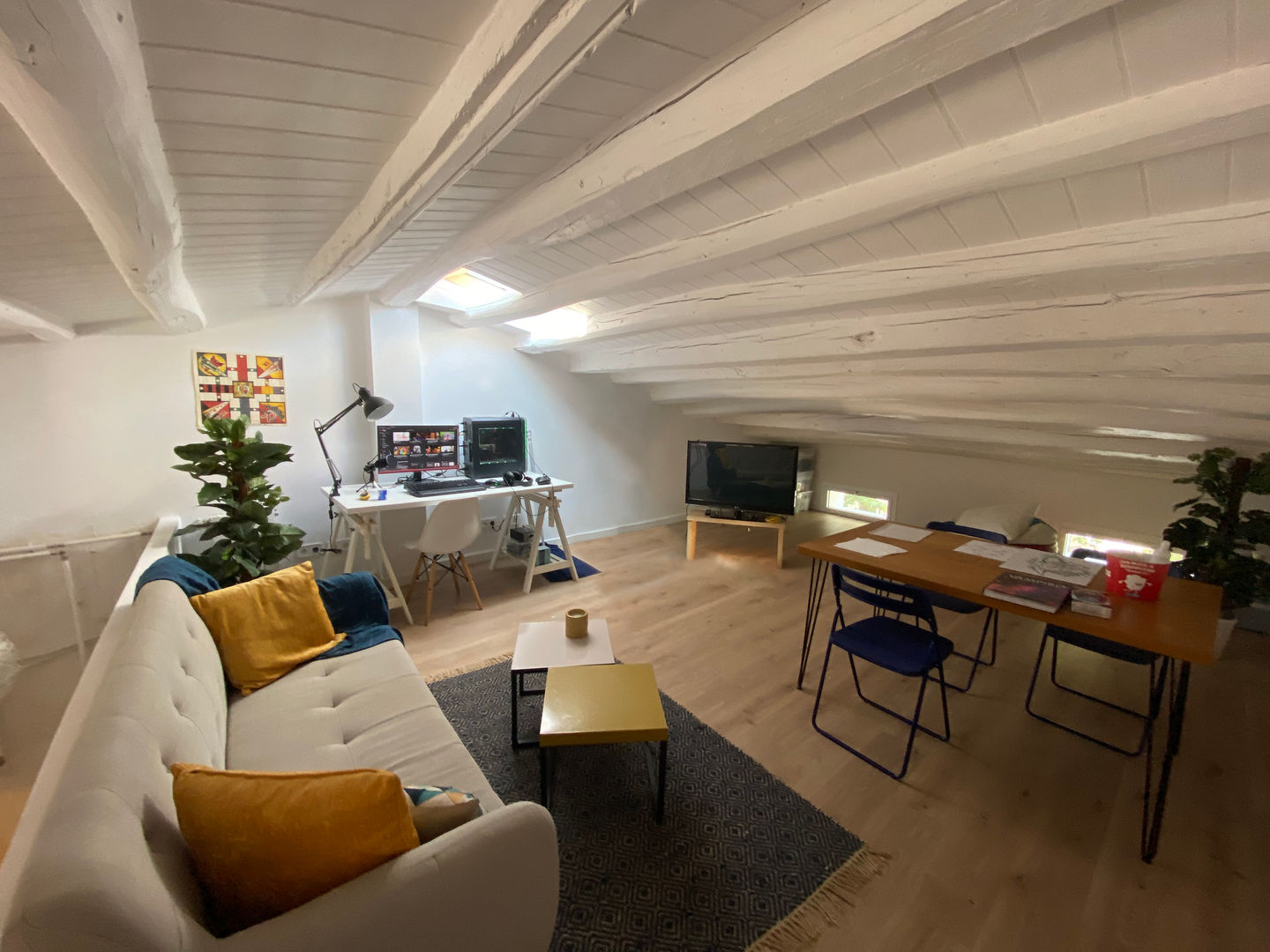 La buhardilla de Premià, Niu Green Niu Green Mediterranean style living room