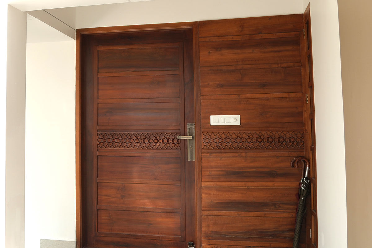 Modern Wood Front Door with CNC Cutting Radianz Design-Build Front doors Wood Wood effect