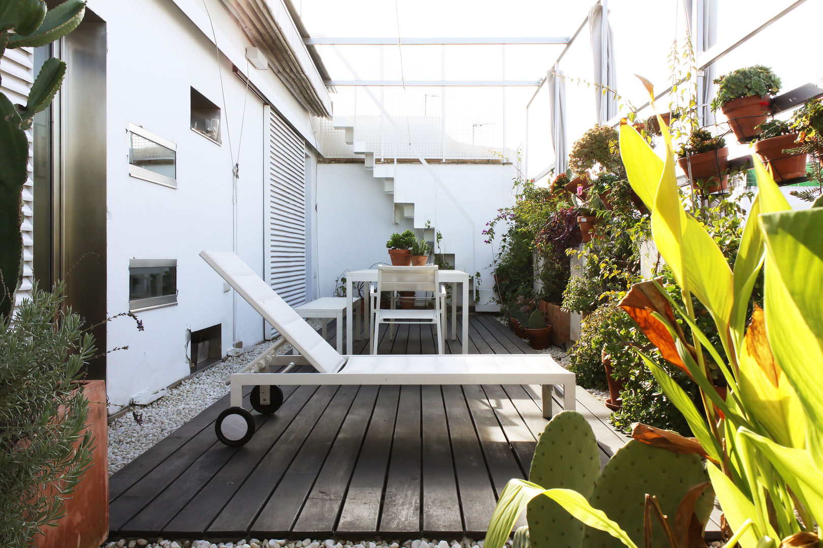 REHABILITACIÓN DE VIVIENDA CATALOGADA, SEVILLA, Giudecca Arquitectos Giudecca Arquitectos Balkon, Beranda & Teras Minimalis