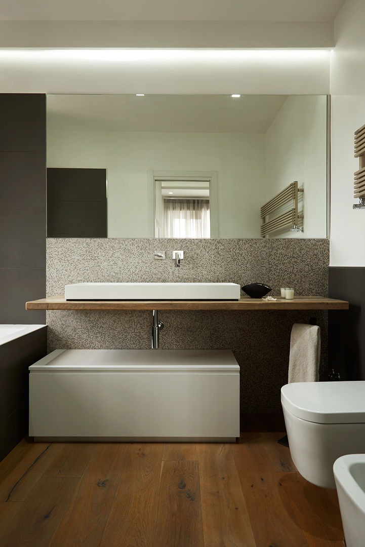 Contrasti - Progettazione e ristrutturazione appartamento 130mq - zona EUR, Gruppo Castaldi | Roma Gruppo Castaldi | Roma Modern Bathroom