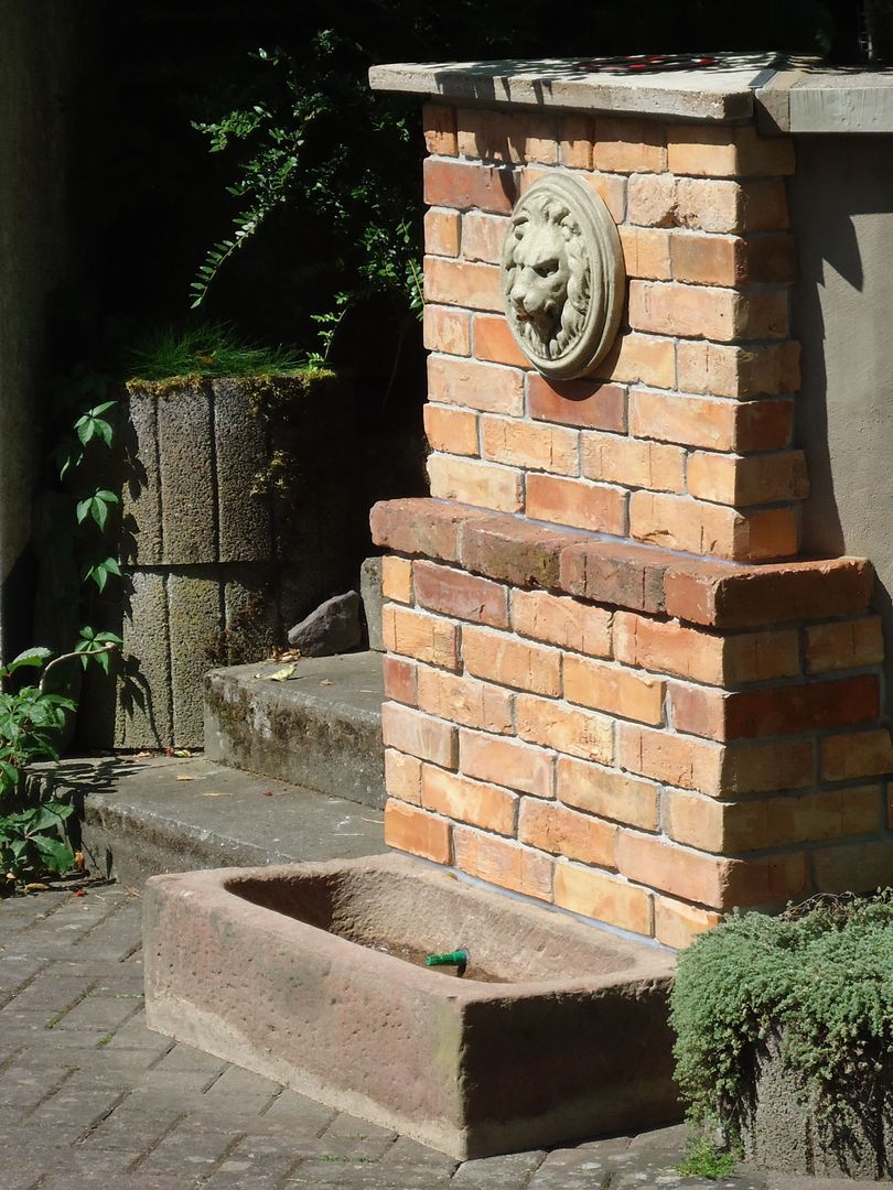 Ökologischer Brunnen aus antiken Ziegeln, Antik-Stein Antik-Stein Rustic style gardens