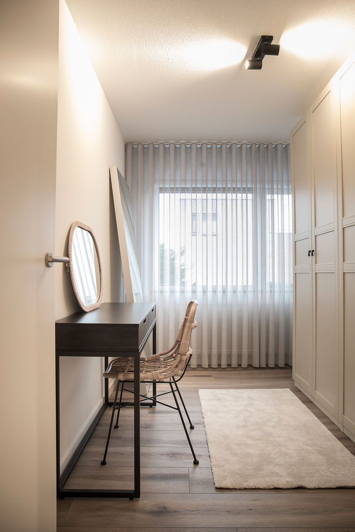 Verbouwing woning Leidschenveen, Atelier Perspective Atelier Perspective Scandinavian style dressing room