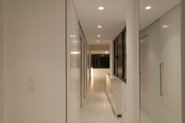 Reforma integral de vivienda, DoA diseño original, arquitectura DoA diseño original, arquitectura Modern Corridor, Hallway and Staircase